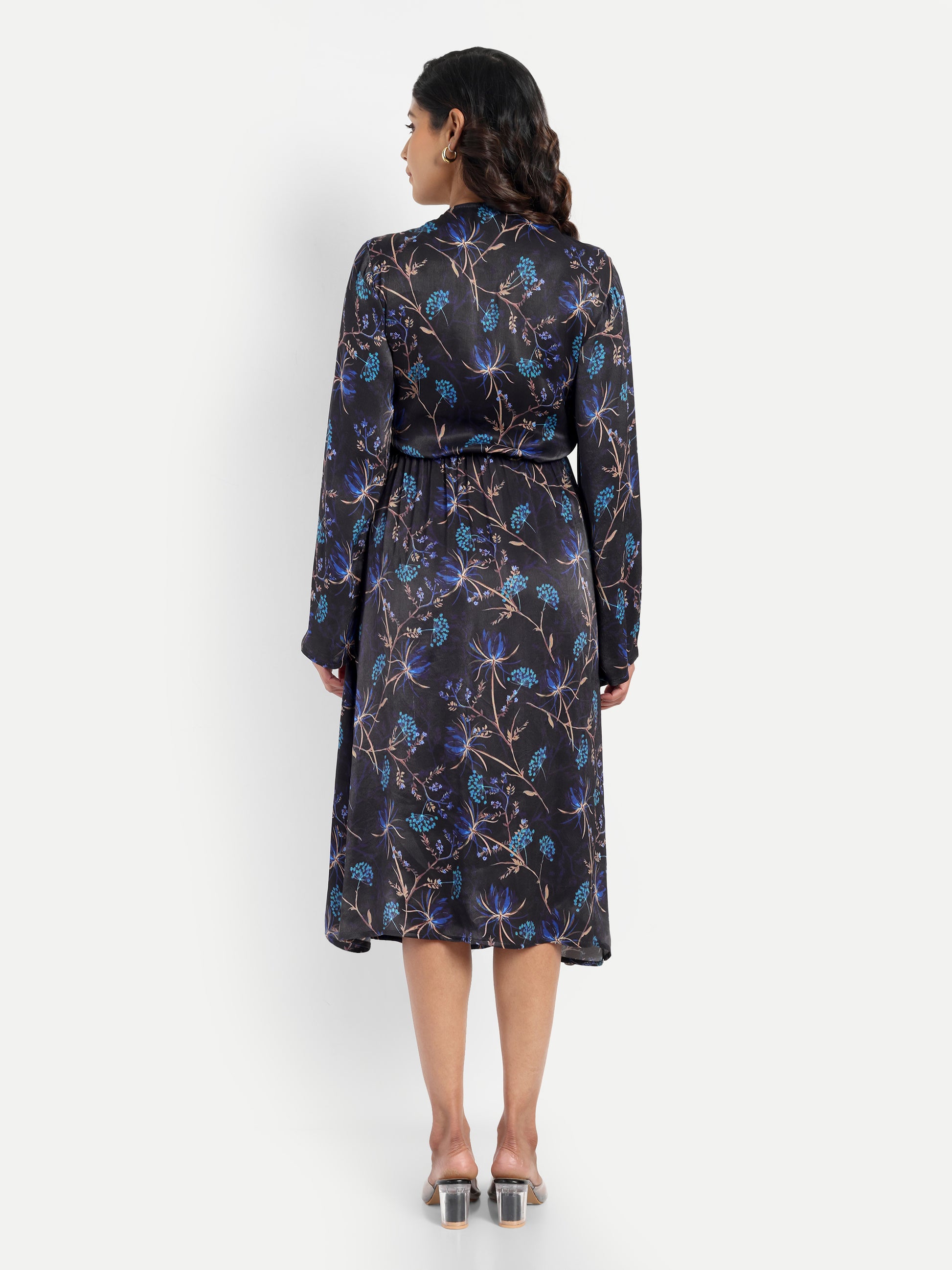 Women’s black and blue floral Reko midi dress with V-neck and elegant flowy fit
