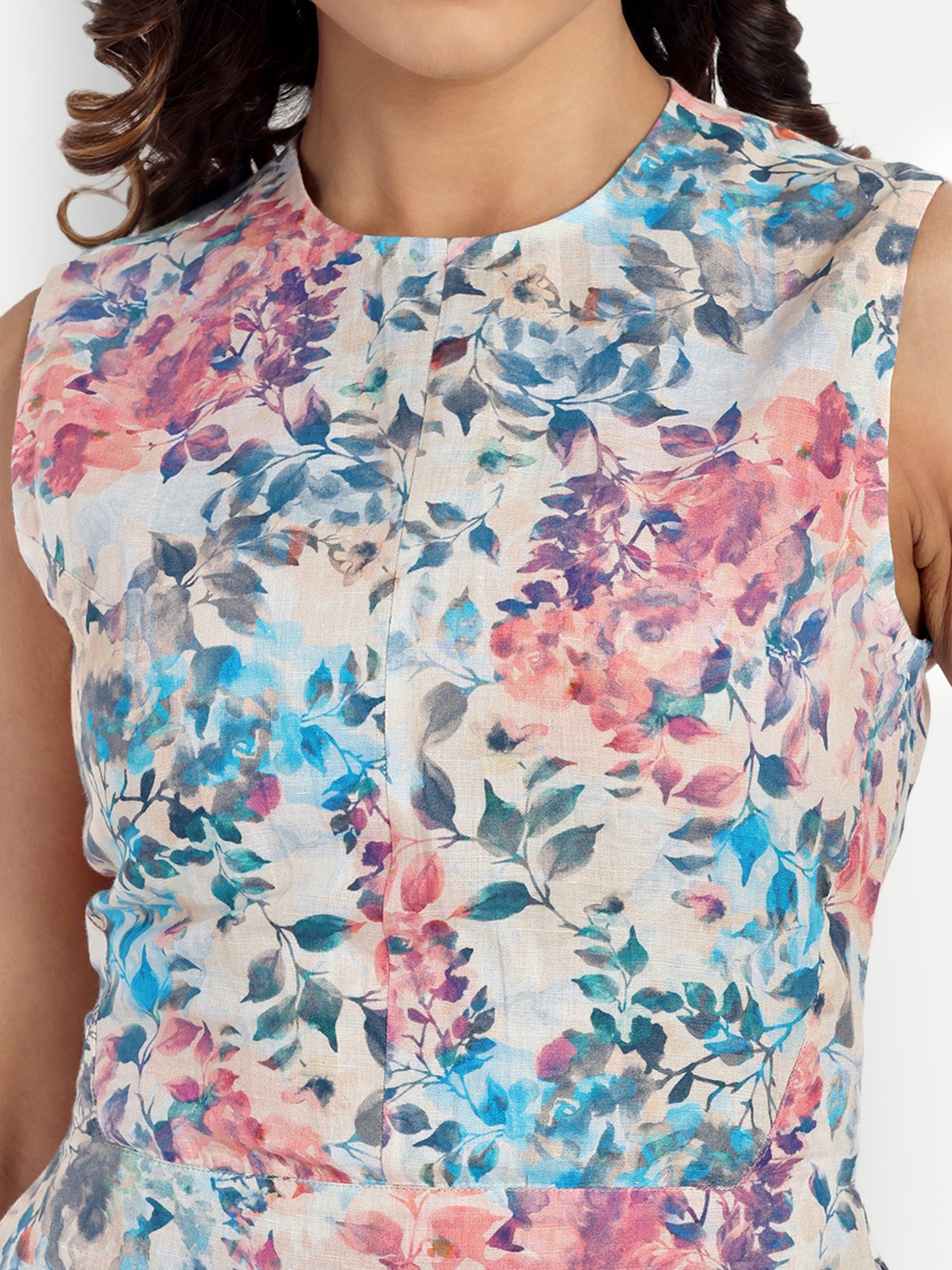 Women’s floral Kiki sleeveless midi dress with elegant fit and soft pastel print