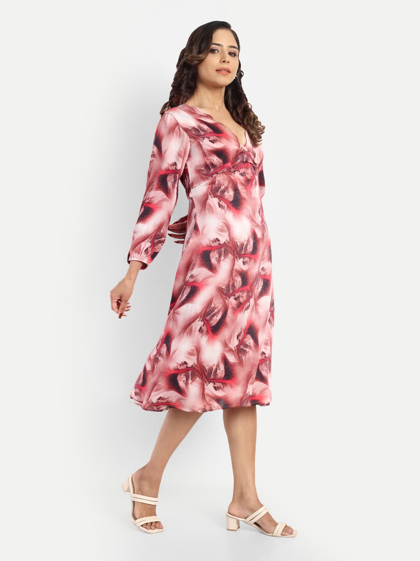 Women’s red printed Dezi midi dress with long sleeves and elegant relaxed fit